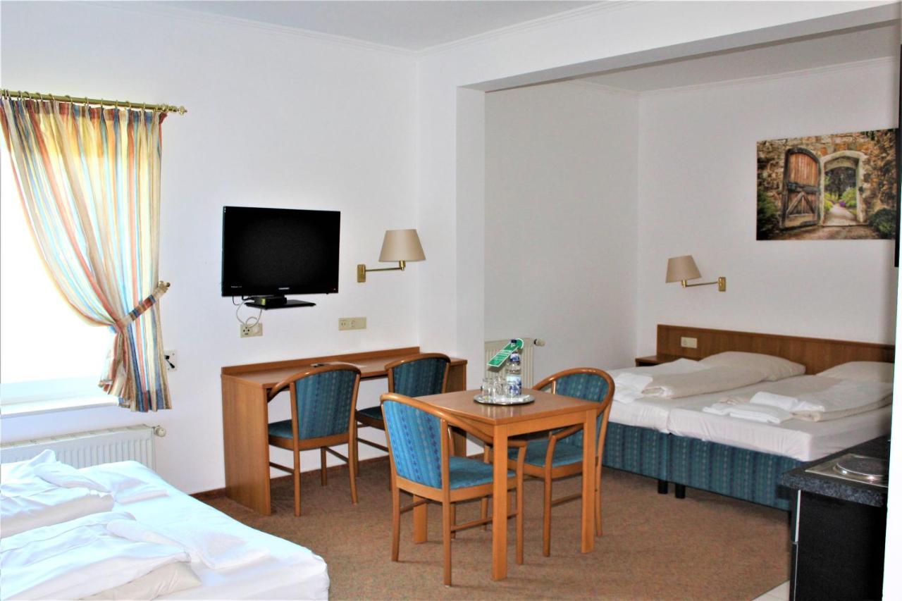 Hotel Alsterquelle ヘンシュテット・ウルツブルク エクステリア 写真